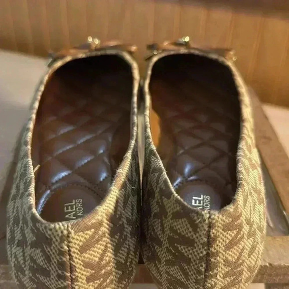 Michael-Michael Kors Almond Melody Toe Cap on Beige Leather Flats - Picture 9 of 9